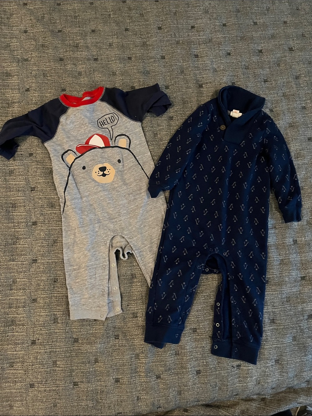 Bundle Old Navy Gray Bear Print & cat & Jack Navy Footie Pair